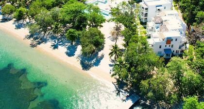 Brand new 2-Bed, 2-Bath beach front Condo at Watercolors Roatán