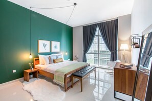 1 bedroom, iron/ironing board, WiFi, bed sheets - Blueground | Trade Centre 1, pool, nr Dubai Mall (Dubai)