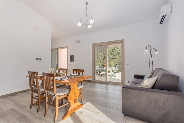 Interior - Farmhouse tra i vignetti del Cannonau di Jerzu (jerzu)