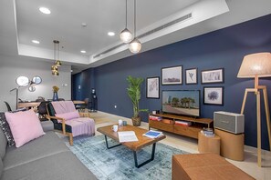 Fernseher, Stereoanlage