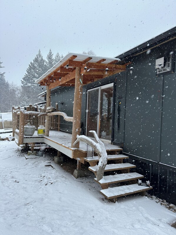 Exterior - Cozy Rustic Suite (pet-friendly)on a 5 acre farm in the beautiful Comox Valley. (Courtenay)