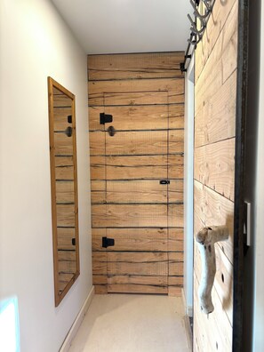 Interior - Cozy Rustic Suite (pet-friendly)on a 5 acre farm in the beautiful Comox Valley. (Courtenay)