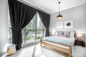 2 bedrooms, iron/ironing board, WiFi, bed sheets - Blueground | Burj Residence, pool, nr Burj Khalifa (Dubai)