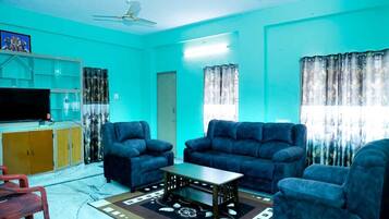 Deluxe Apartment | Ruang tamu | TV skrin rata