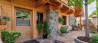 Stylish apartment, central, near the ski bus