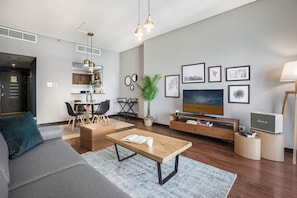 Télévision, chaîne hi-fi