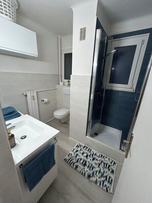 Dusche, Seife, Toilettenpapier