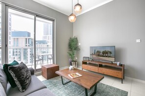 TV, stereo - Blueground | Burj Residence, pool, nr Dubai Mall (Dubai)