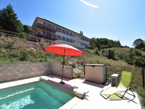 Pool - Modern apartment in Cuzy with a shared pool (Cuzy)