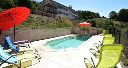 Moderne Wohnung in Cuzy mit Gemeinschaftspool