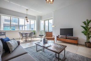 Fernseher, Stereoanlage