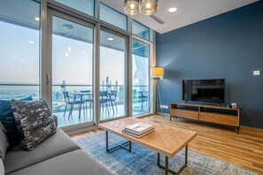 TV, stereo - Blueground | DIFC, pool, nr Burj Khalifa (Dubai)