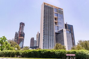 Exterior - Blueground | DIFC, pool, nr Burj Khalifa (Dubai)