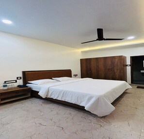 Classic Room | Hypo-allergenic bedding, desk, free WiFi, bed sheets - Grand Sri Krishna Residency (Viluppuram)