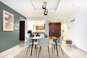 Dining - Blueground | Trade Centre 1, pool, nr Dubai Mall (Dubai)