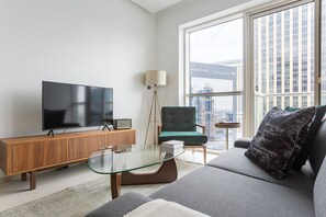 Fernseher, Stereoanlage