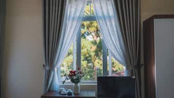 Sistema de insonorización, tabla de planchar con plancha y wifi gratis