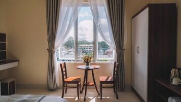 Sistema de insonorización, tabla de planchar con plancha y wifi gratis