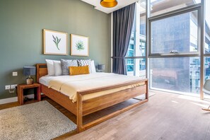 1 dormitorio, tabla de planchar con plancha, wifi y ropa de cama