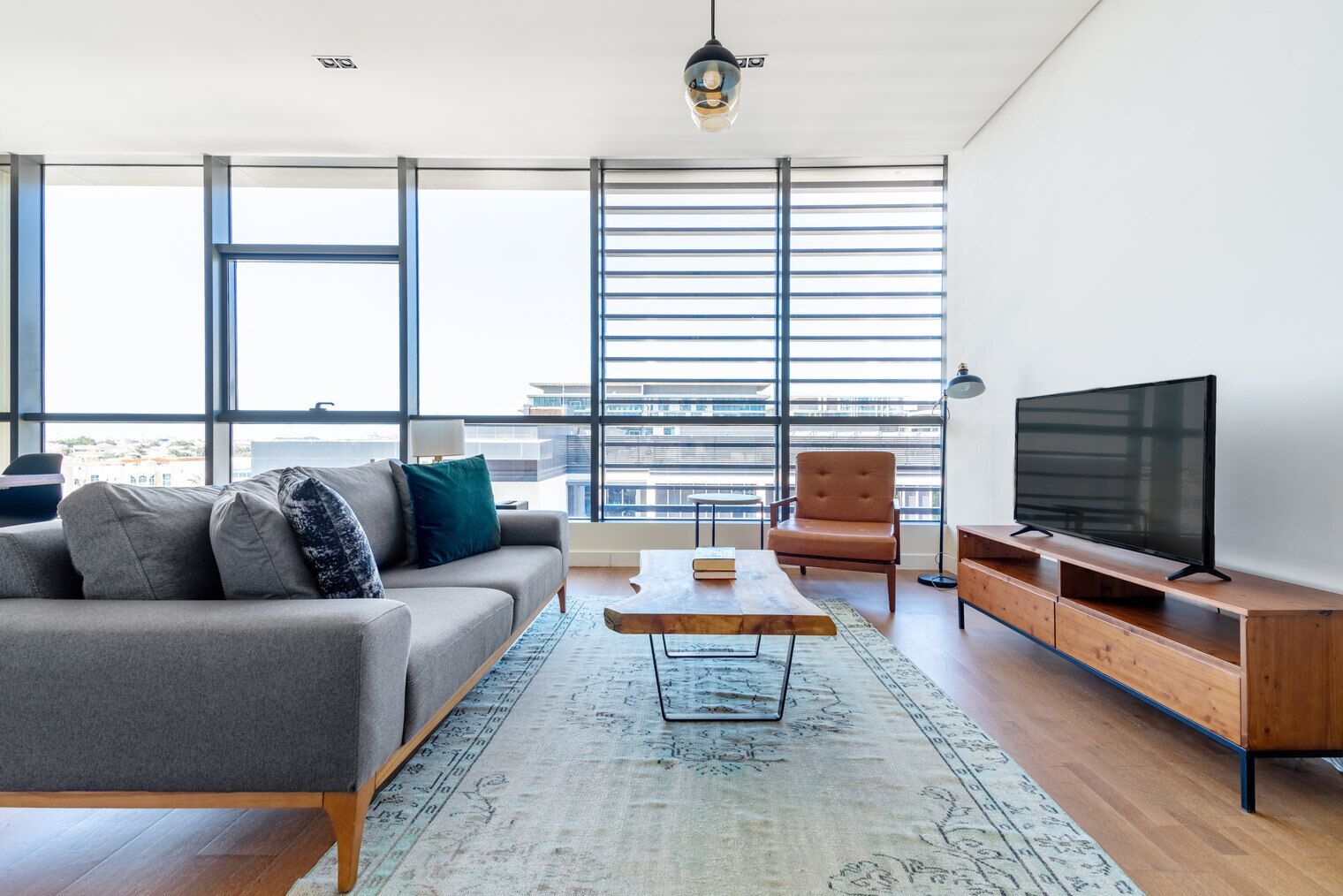 Télévision, chaîne hi-fi