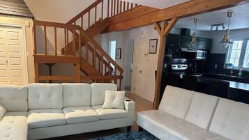 Smart TV, chimenea, videojuegos y libros