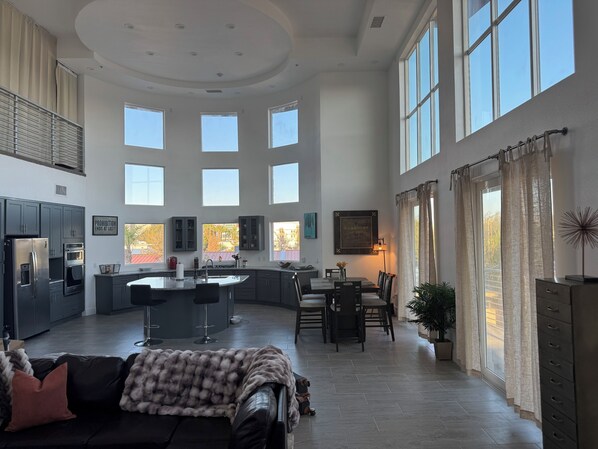 Smart-TV, Kamin, DVD-Player