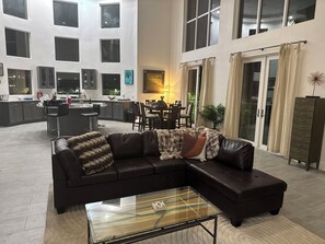 Interior - Incredible 2 level loft with 30ft ceilings -expansive balcony with STRIP VIEWS! (Las Vegas)