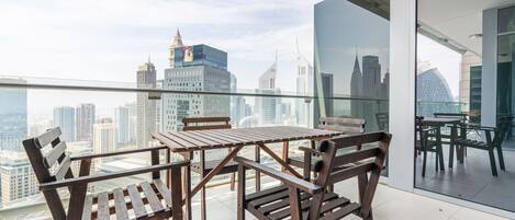 تناول الطعام بالخارج