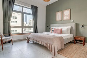 Silitysrauta/-lauta, Wi-Fi, vuodevaatteet