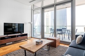 TV, stereo - Blueground | DIFC, pool, nr Dubai Opera (Dubai)