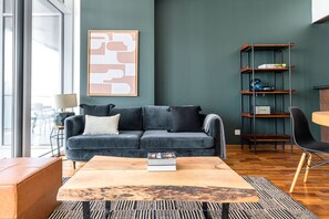 TV, stereo - Blueground | DIFC, pool, nr Dubai Opera (Dubai)