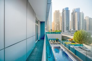 Pool - Blueground | Dubai Marina, pool, nr Marina (Dubai)