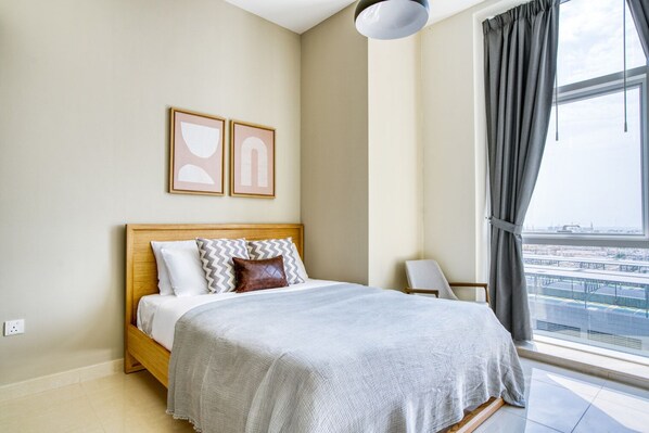 Iron/ironing board, WiFi, bed sheets