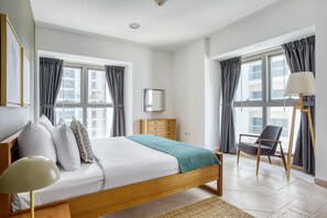 Silitysrauta/-lauta, Wi-Fi, vuodevaatteet