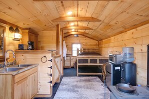 Bed sheets - On-Site Trails to Mohican River: Tiny Home Retreat (Brinkhaven)
