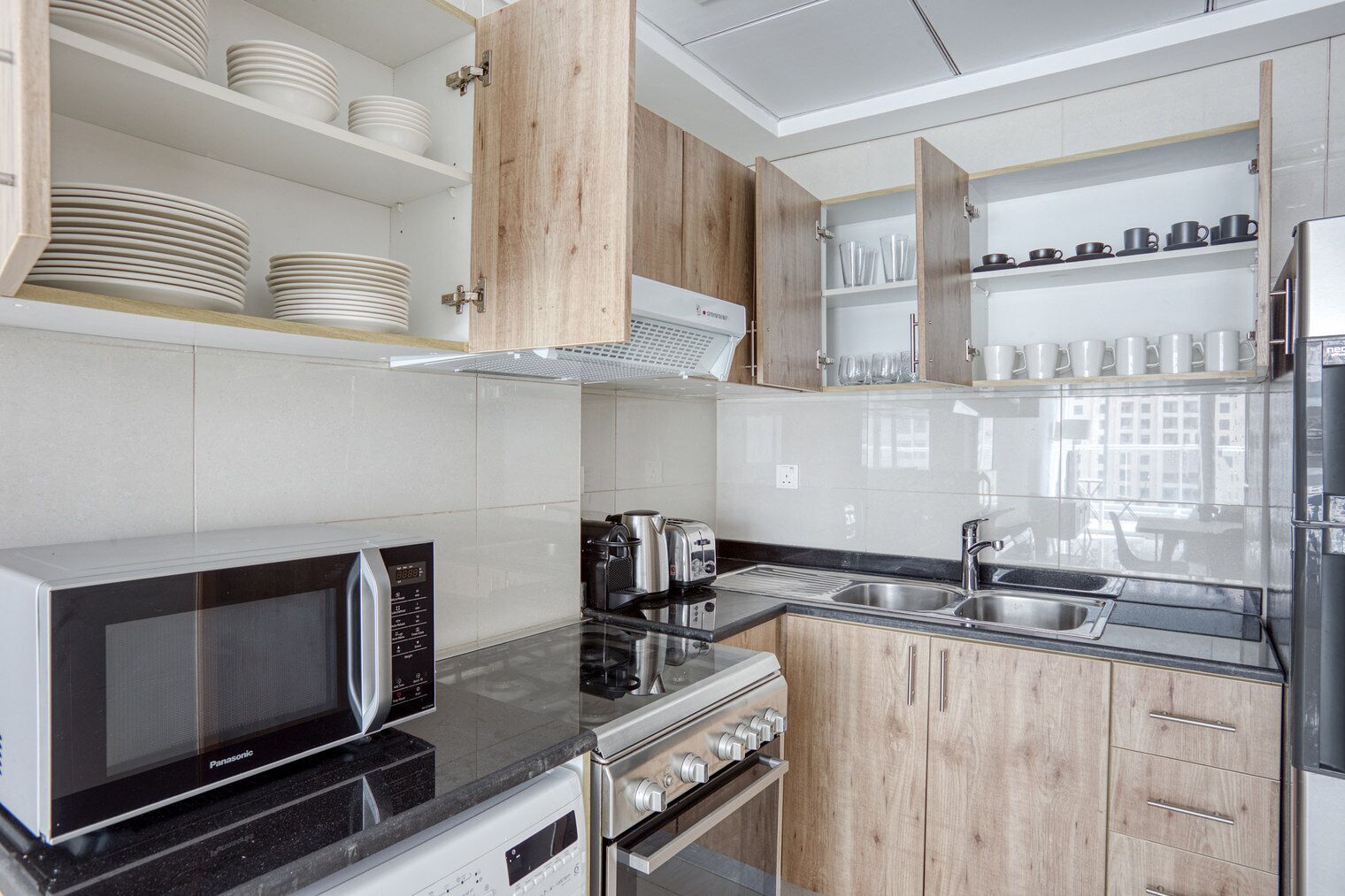 Refrigerador, microondas, horno y parrilla de estufa 