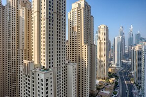 Exterior - Blueground | Dubai Marina, pool, nr Marina (Dubai)