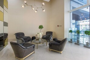 Lobby - Blueground | Dubai Marina, pool, nr Marina (Dubai)