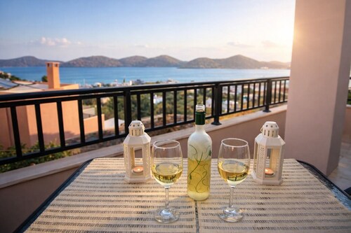 Casa Betini | Charming Traditional Maisonette with Jacuzzi & Stunning Bay Views