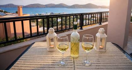 Casa Betini | Charming Traditional Maisonette with Jacuzzi & Stunning Bay Views