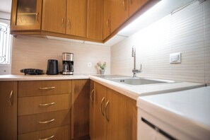 Fridge, oven, coffee/tea maker, toaster