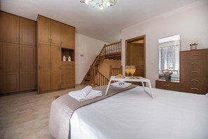 2 chambres, fer et planche à repasser, Wi-Fi, literie fournie