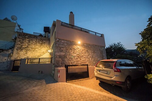 Casa Betini | Charming Traditional Maisonette with Jacuzzi & Stunning Bay Views