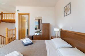 2 chambres, fer et planche à repasser, Wi-Fi, draps fournis