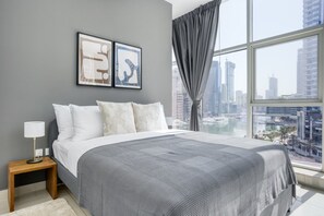 Silitysrauta/-lauta, Wi-Fi, vuodevaatteet