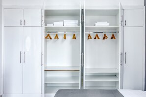 Strykejern/-brett, wi-fi og sengetøy