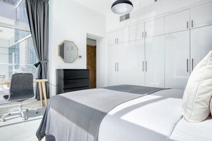 Silitysrauta/-lauta, Wi-Fi, vuodevaatteet