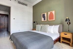 Iron/ironing board, WiFi, bed sheets