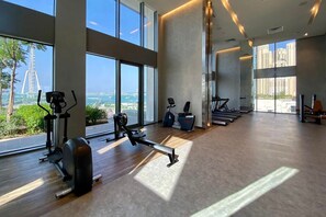 Fitness facility - Blueground | Dubai Marina, pool, nr Marina (Dubai)