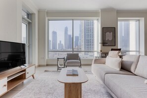 TV, stereo - Blueground | Downtown Dubai, pool, nr Burj Khalifa (Dubai)